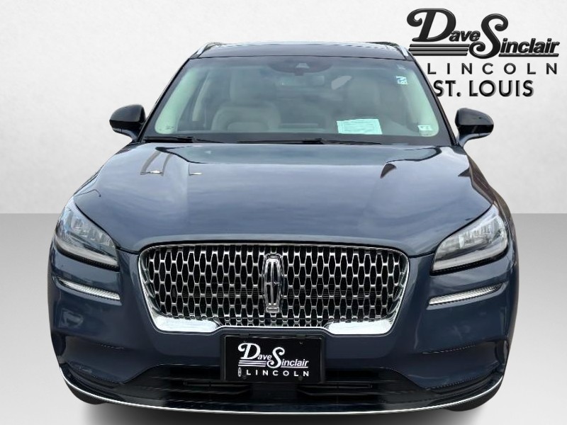 Lincoln Corsair Vehicle Full-screen Gallery Image 02