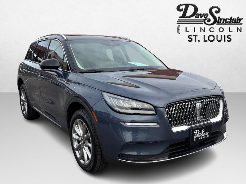 Lincoln Corsair Vehicle Full-screen Gallery Image 03