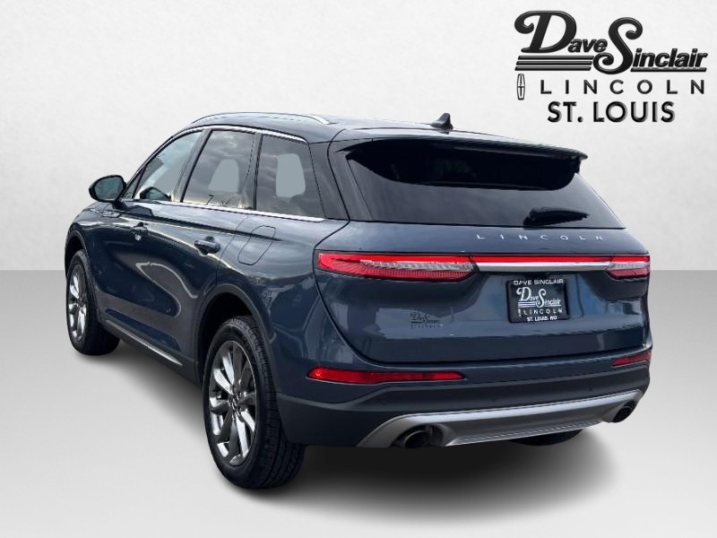 Lincoln Corsair Vehicle Full-screen Gallery Image 07