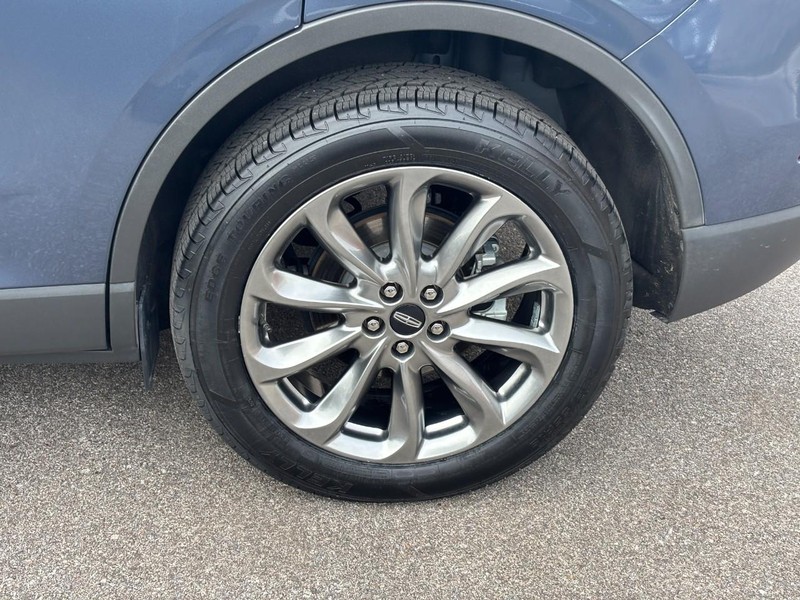 Lincoln Corsair Vehicle Full-screen Gallery Image 10