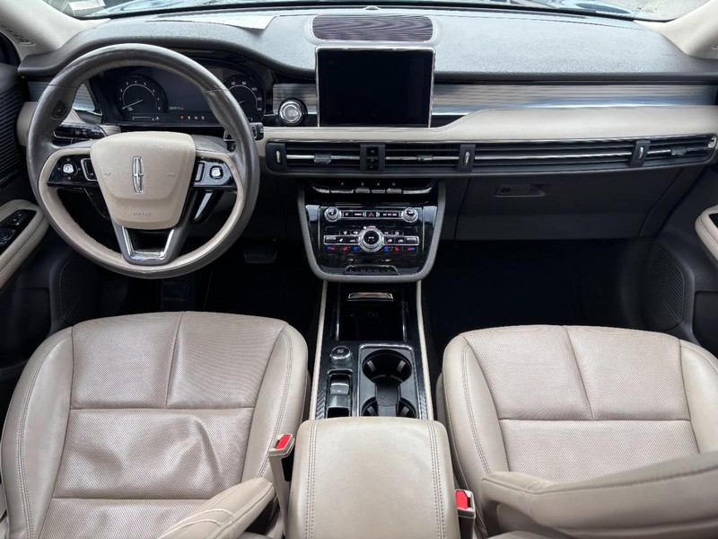 Lincoln Corsair Vehicle Full-screen Gallery Image 12