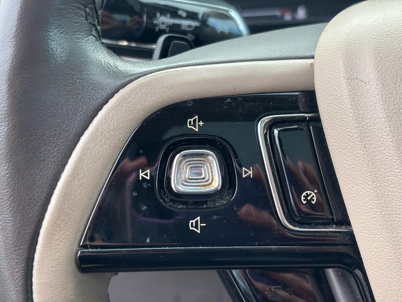 Lincoln Corsair Vehicle Full-screen Gallery Image 18