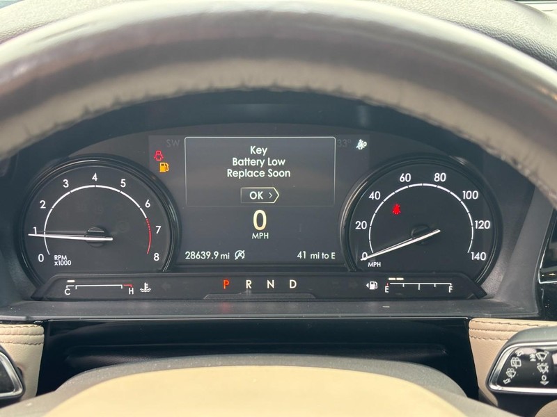 Lincoln Corsair Vehicle Full-screen Gallery Image 21