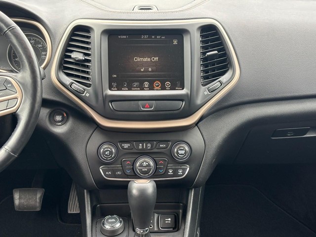 Jeep Cherokee Vehicle Full-screen Gallery Image 14