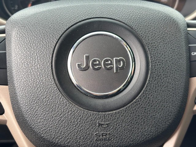 Jeep Cherokee Vehicle Full-screen Gallery Image 20