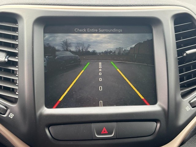 Jeep Cherokee Vehicle Full-screen Gallery Image 25