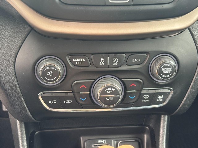 Jeep Cherokee Vehicle Full-screen Gallery Image 26