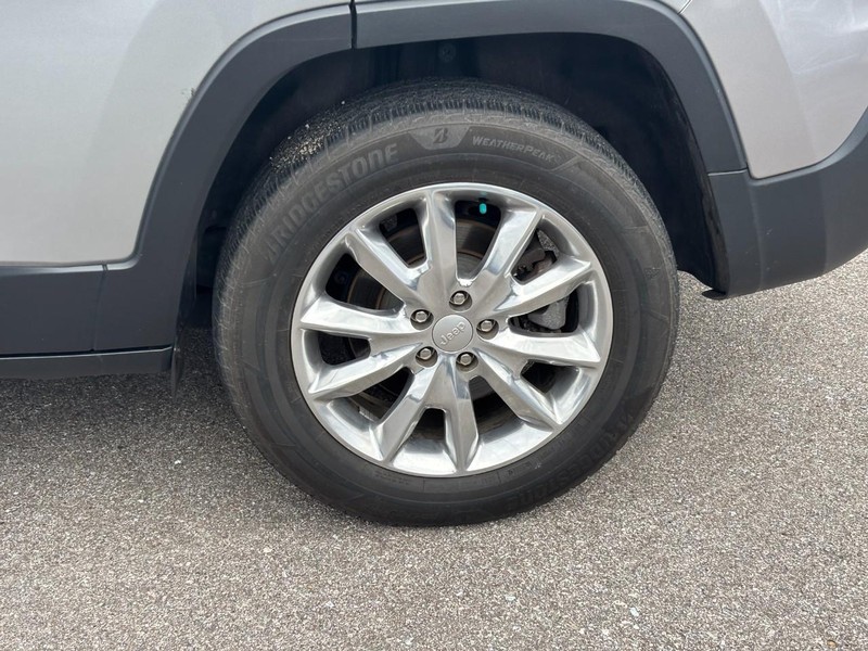 Jeep Cherokee Vehicle Full-screen Gallery Image 10