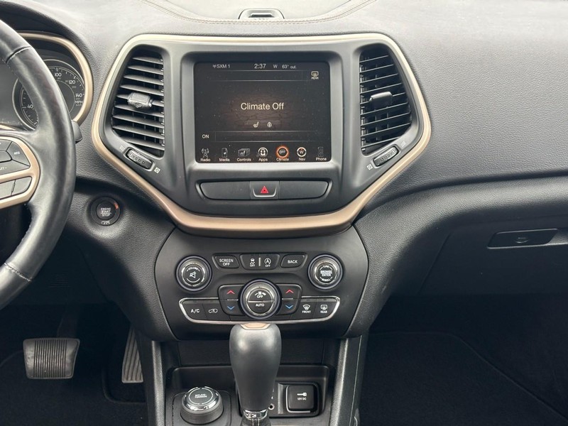 Jeep Cherokee Vehicle Full-screen Gallery Image 14