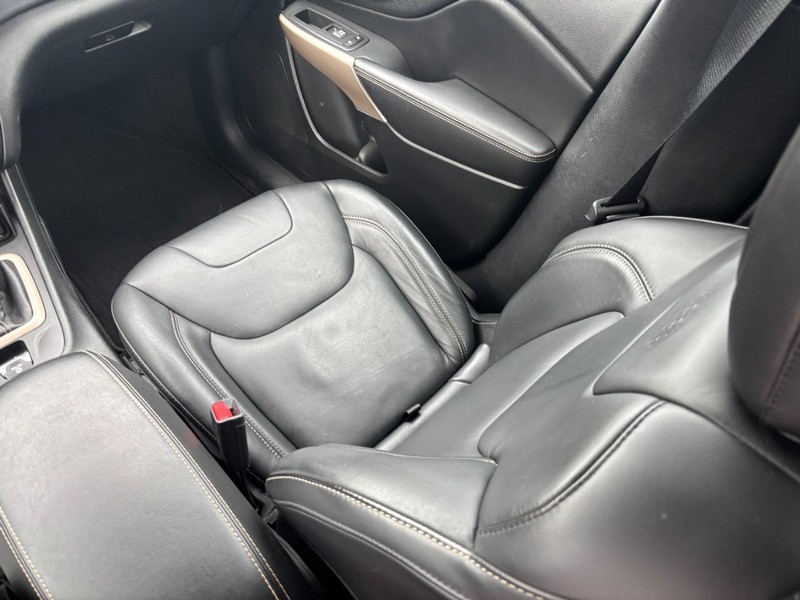 Jeep Cherokee Vehicle Full-screen Gallery Image 15