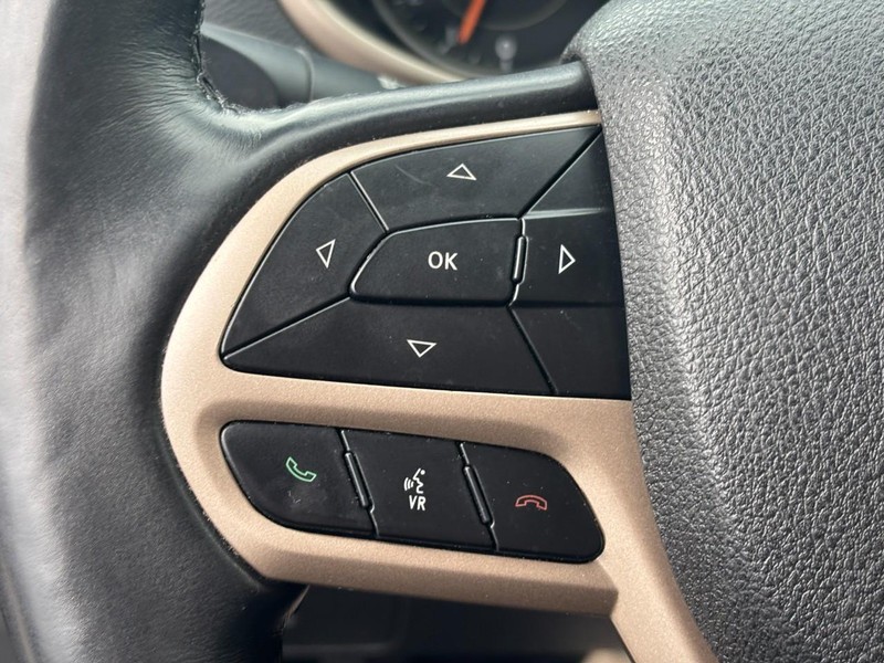 Jeep Cherokee Vehicle Full-screen Gallery Image 19