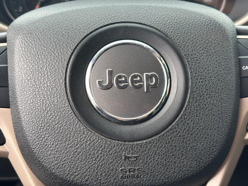 Jeep Cherokee Vehicle Full-screen Gallery Image 20