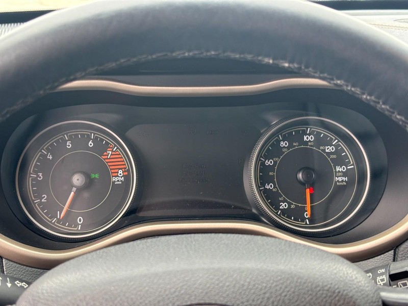 Jeep Cherokee Vehicle Full-screen Gallery Image 22