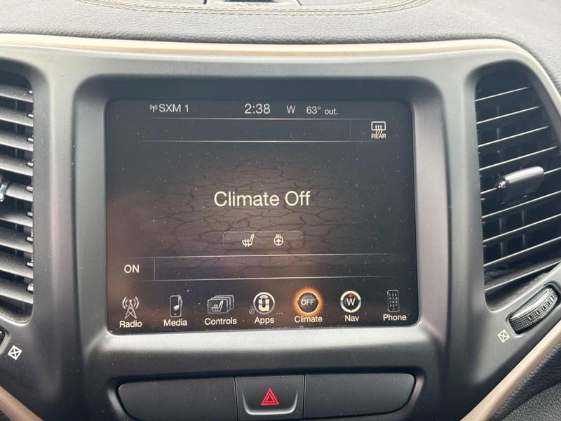 Jeep Cherokee Vehicle Full-screen Gallery Image 23