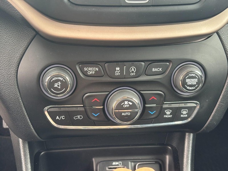 Jeep Cherokee Vehicle Full-screen Gallery Image 26