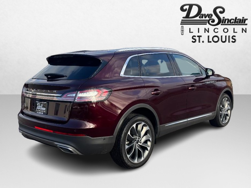 Lincoln Nautilus Vehicle Full-screen Gallery Image 05