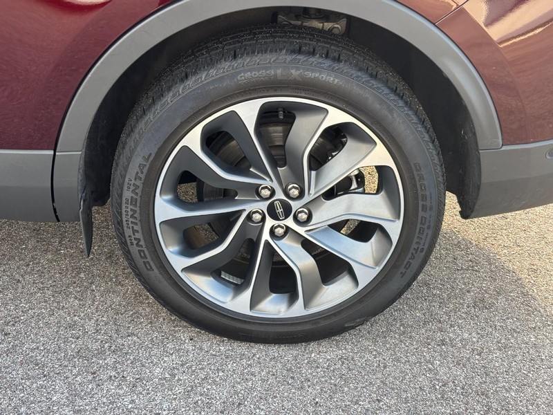 Lincoln Nautilus Vehicle Full-screen Gallery Image 10