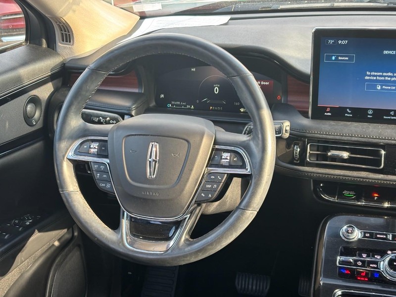 Lincoln Nautilus Vehicle Full-screen Gallery Image 13