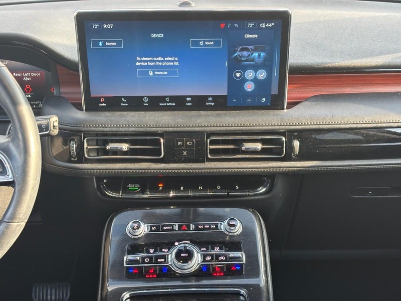 Lincoln Nautilus Vehicle Full-screen Gallery Image 14