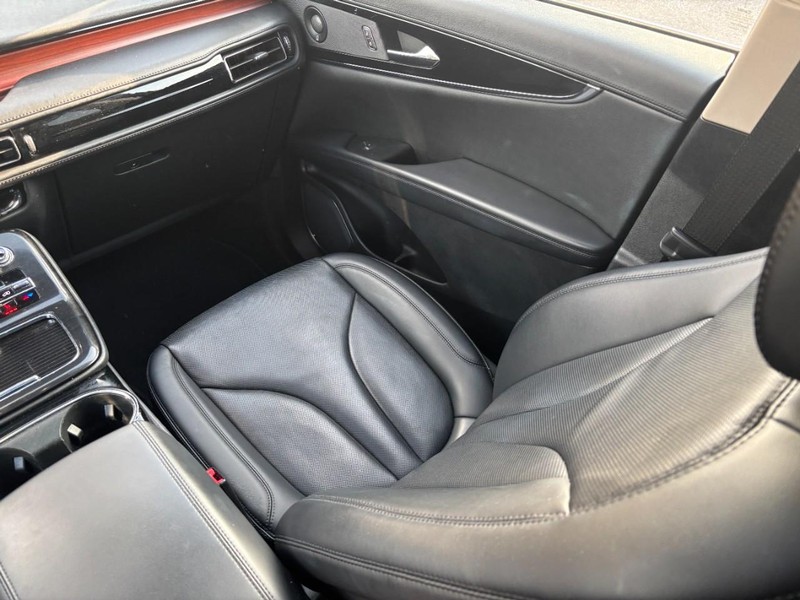 Lincoln Nautilus Vehicle Full-screen Gallery Image 15