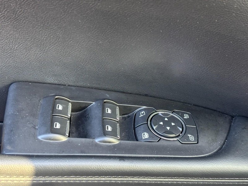 Lincoln Nautilus Vehicle Full-screen Gallery Image 16