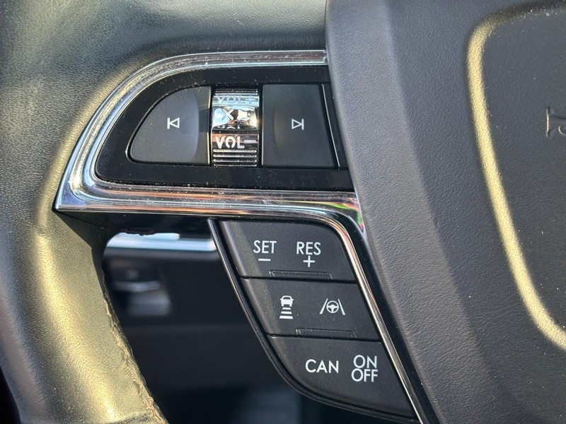 Lincoln Nautilus Vehicle Full-screen Gallery Image 18