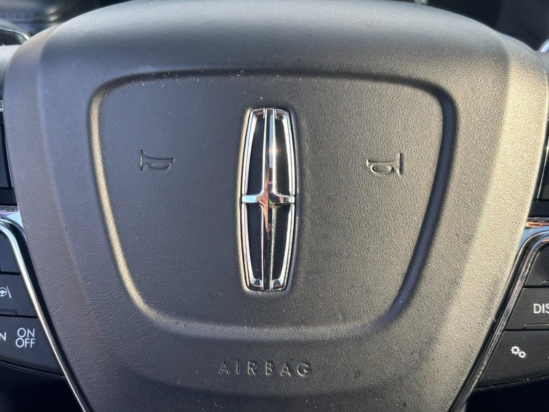 Lincoln Nautilus Vehicle Full-screen Gallery Image 19