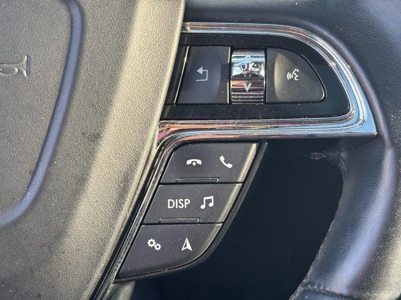 Lincoln Nautilus Vehicle Full-screen Gallery Image 20