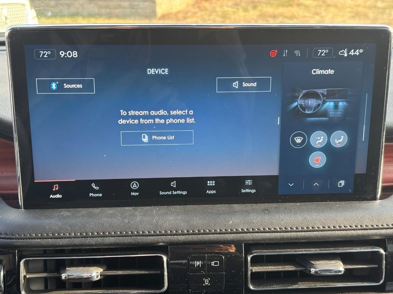 Lincoln Nautilus Vehicle Full-screen Gallery Image 22