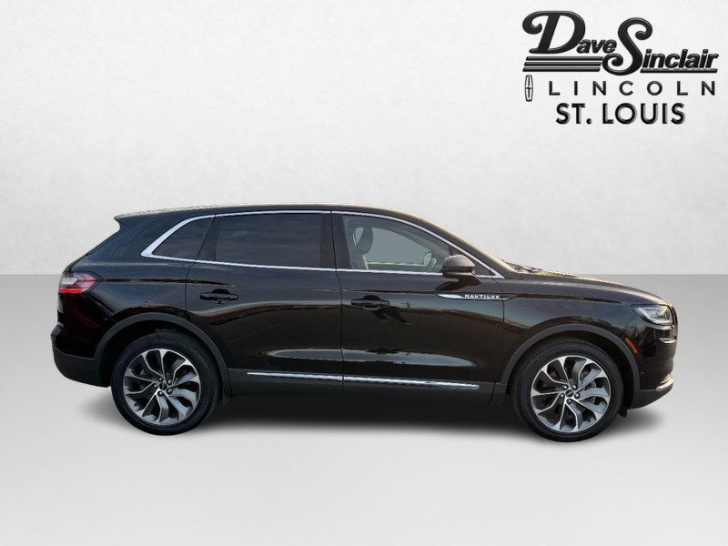 Lincoln Nautilus Vehicle Full-screen Gallery Image 04