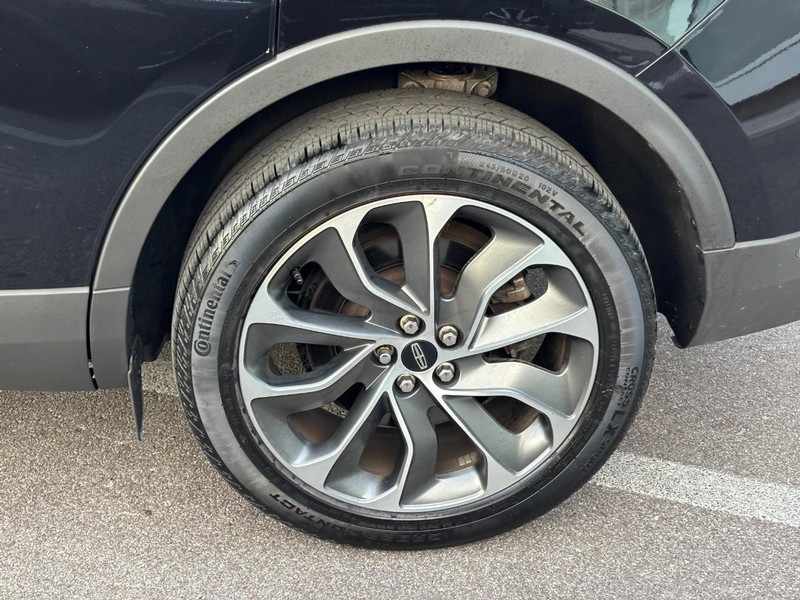 Lincoln Nautilus Vehicle Full-screen Gallery Image 10