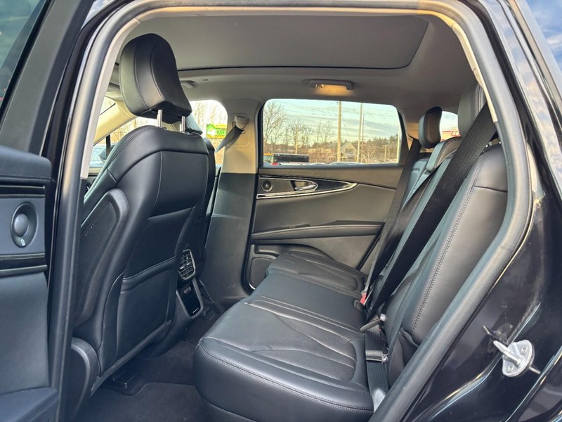 Lincoln Nautilus Vehicle Full-screen Gallery Image 11