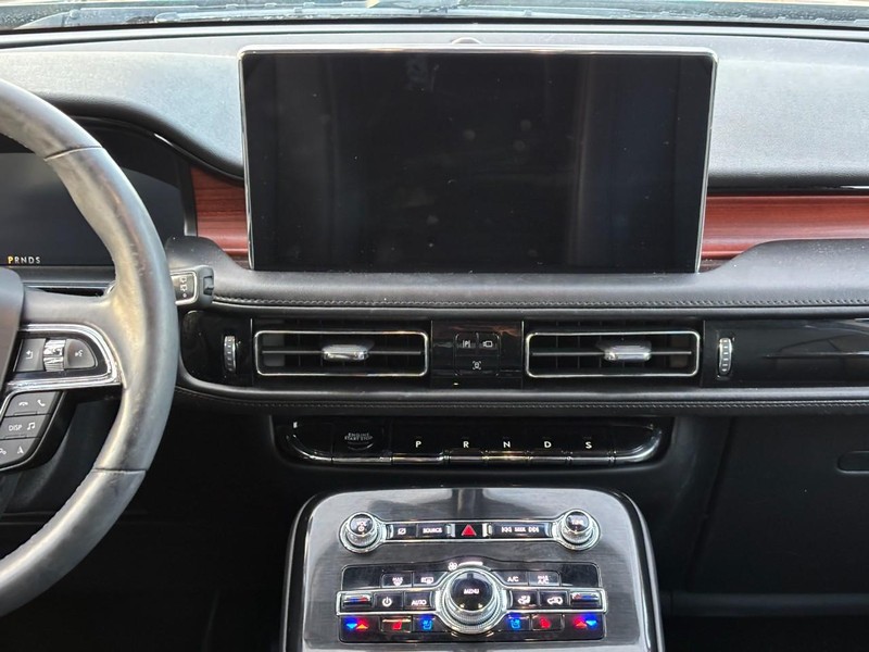 Lincoln Nautilus Vehicle Full-screen Gallery Image 14