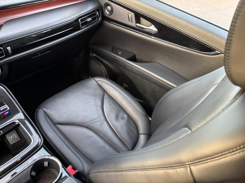 Lincoln Nautilus Vehicle Full-screen Gallery Image 15