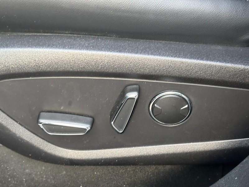 Lincoln Nautilus Vehicle Full-screen Gallery Image 16