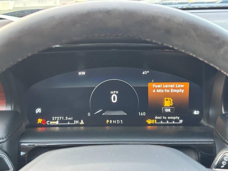 Lincoln Nautilus Vehicle Full-screen Gallery Image 22