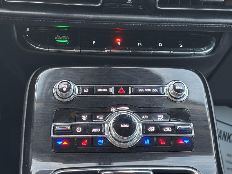 Lincoln Nautilus Vehicle Full-screen Gallery Image 25