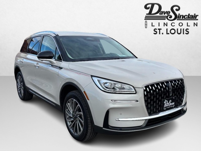 Lincoln Corsair Vehicle Full-screen Gallery Image 03