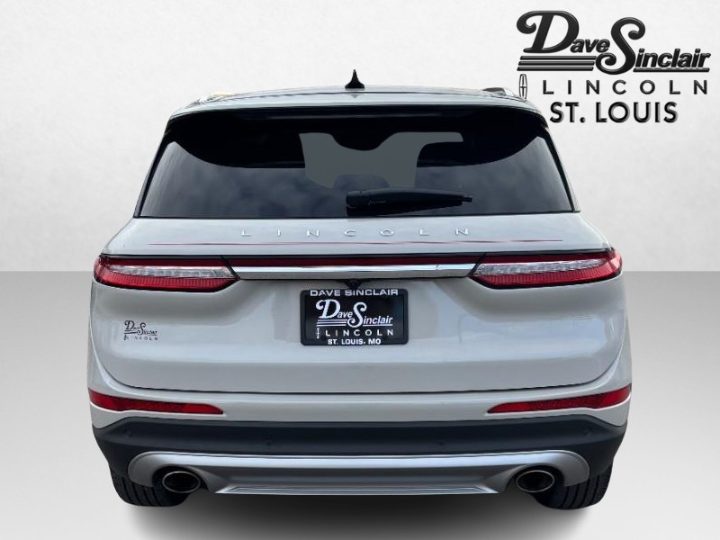 Lincoln Corsair Vehicle Full-screen Gallery Image 06