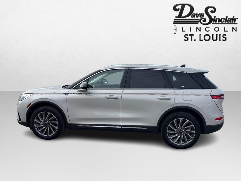 Lincoln Corsair Vehicle Full-screen Gallery Image 07