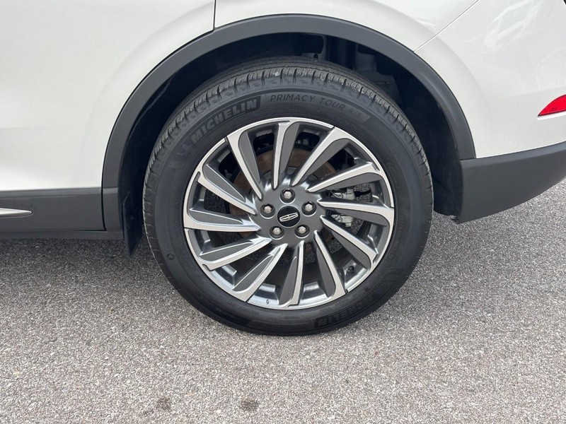 Lincoln Corsair Vehicle Full-screen Gallery Image 09