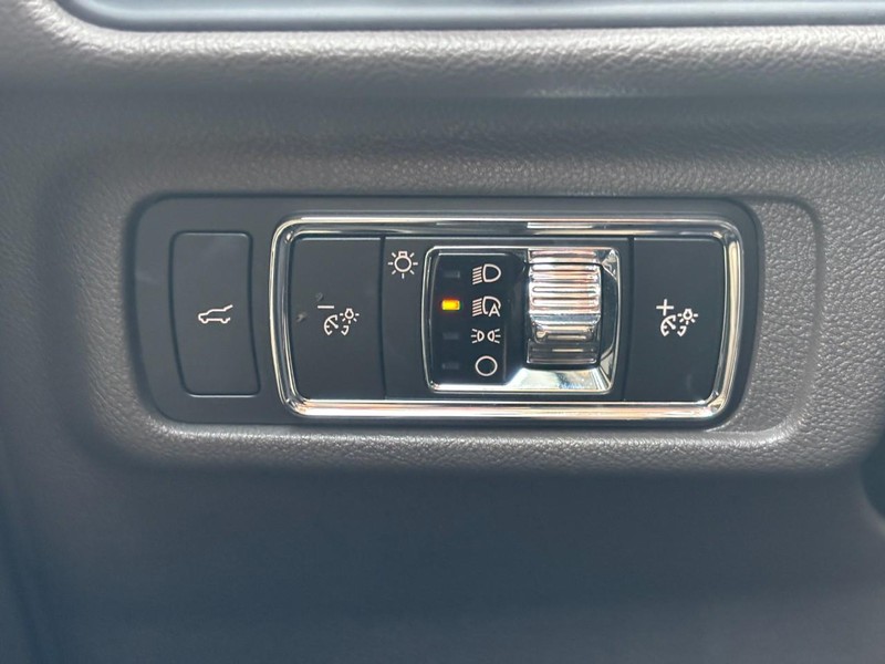 Lincoln Corsair Vehicle Full-screen Gallery Image 16