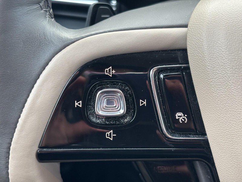 Lincoln Corsair Vehicle Full-screen Gallery Image 17