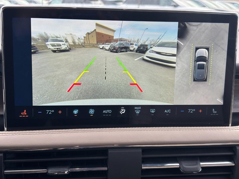 Lincoln Corsair Vehicle Full-screen Gallery Image 22