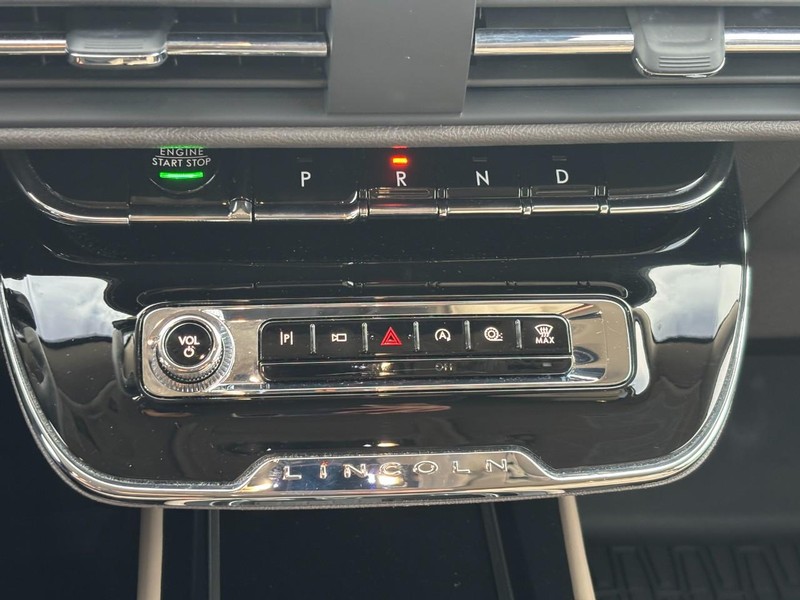 Lincoln Corsair Vehicle Full-screen Gallery Image 23