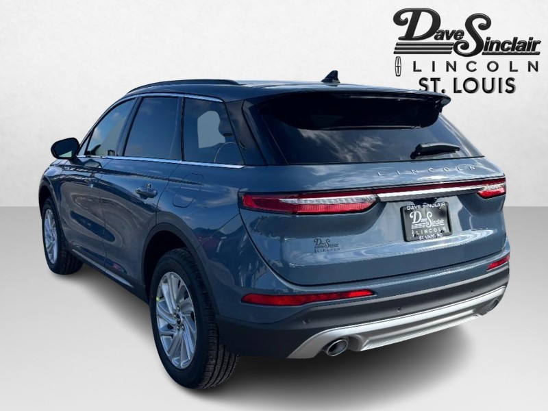 Lincoln Corsair Vehicle Full-screen Gallery Image 07