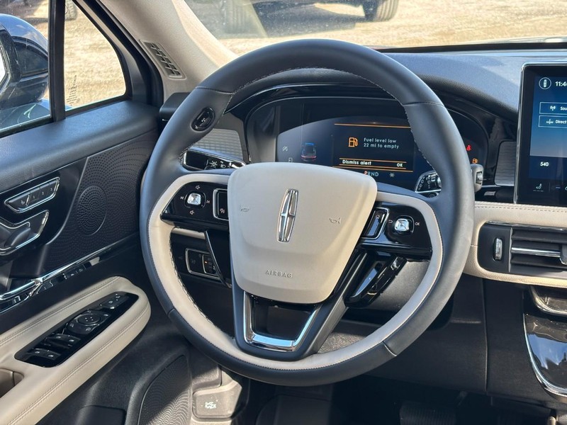 Lincoln Corsair Vehicle Full-screen Gallery Image 13