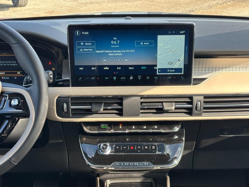 Lincoln Corsair Vehicle Full-screen Gallery Image 14