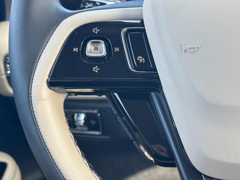 Lincoln Corsair Vehicle Full-screen Gallery Image 18