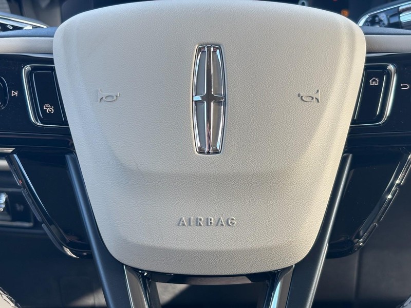 Lincoln Corsair Vehicle Full-screen Gallery Image 19